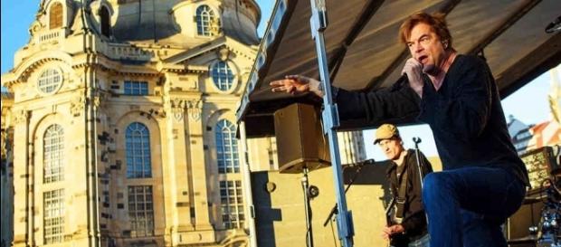 Überraschung! Toten Hosen stehlen PEGIDA die Show - TAG24 - tag24.de Überraschung! Toten Hosen stehlen PEGIDA die Show - TAG24 - tag24.de