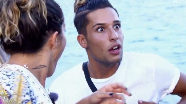 #BADBUZZ Eddy choque le net avec une arme à feu, découvrez sa réponse en vidéo !