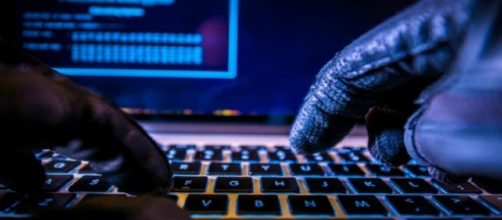 Isis, bombe nei laptop: Fbi lancia allarme