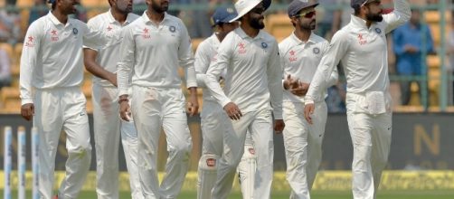Kohli saluting Indian crowds | ESPN Cricinfo - espncricinfo.com