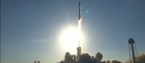 Used Falcon 9 historic launch, Youtube SpaceVids channel https://www.youtube.com/watch?v=k0uAGmku6XU