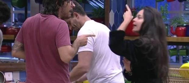 A briga de Ilmar e Emilly com drieito até dedo na cara A briga de Ilmar e Emilly com drieito até dedo na cara