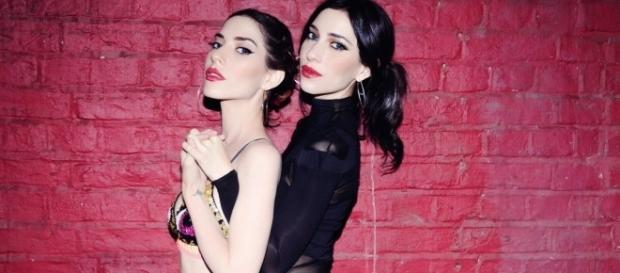 As irmãs Jessica e Lisa Origliasso são as The Veronicas As irmãs Jessica e Lisa Origliasso são as The Veronicas