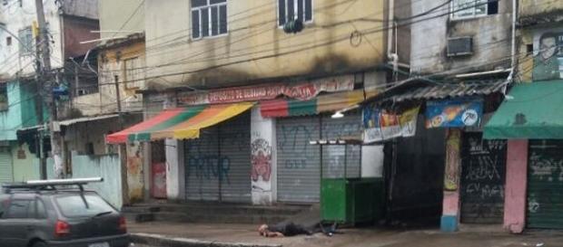 Homem levou fuzil do PM, que agonizava Homem levou fuzil do PM, que agonizava
