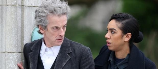 Doctor Who : Le Docteur prêt à faire découvrir son univers à Bill. Doctor Who : Le Docteur prêt à faire découvrir son univers à Bill.