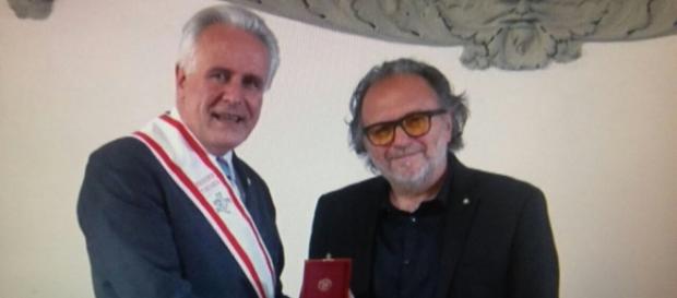 Eugenio Giani, presidente Consiglio Regionale Toscana e Alessandro Bertolazzi Oscar 2017 per il trucco del film Suicide Squad Eugenio Giani, presidente Consiglio Regionale Toscana e Alessandro Bertolazzi Oscar 2017 per il trucco del film Suicide Squad