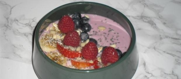 Exquisito yogur de frutos del bosque y fresas Exquisito yogur de frutos del bosque y fresas
