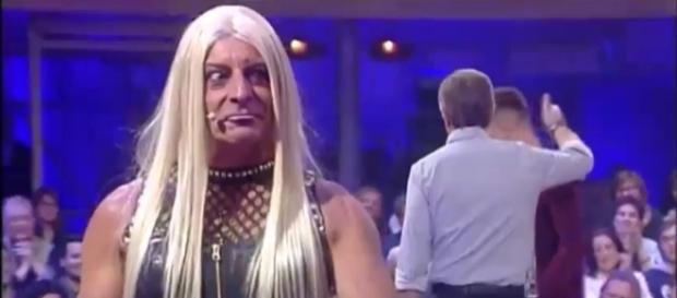 Luca Laurenti nei panni della stilista Luca Laurenti nei panni della stilista