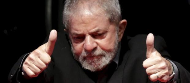 Lula à frente de políticos do PSDB Lula à frente de políticos do PSDB