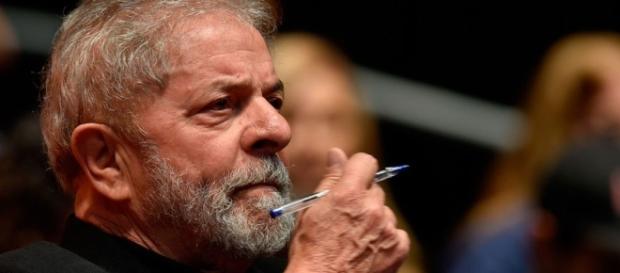 Lula elabora estratégia caso seja preso Lula elabora estratégia caso seja preso