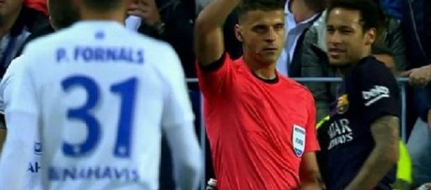 Neymar ¿Segunda amarilla o roja directa? Neymar ¿Segunda amarilla o roja directa?