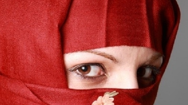 14 enne rasata a zero, si rifiutava di portare il velo