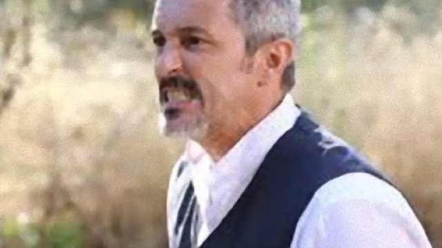 Il Segreto: un uomo insospettabile in realt&agrave; &egrave; un assassino.