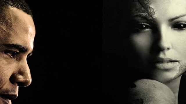 Obama e un alieno rappresentati su di uno sfondo nero