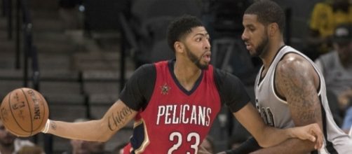 Anthony Davis and the Pelicans hosted LaMarcus Aldridge and the Spurs on Friday. [Image via Blasting News image library/inquisitr.com]