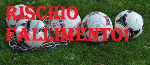 Rischio fallimento per una società di calcio.