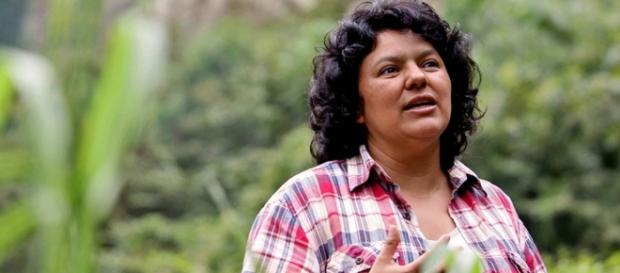 Berta Cárceres recebeu o Prêmio Goldman, honraria especial às pessoas que lutam em prol da ecologia Berta Cárceres recebeu o Prêmio Goldman, honraria especial às pessoas que lutam em prol da ecologia