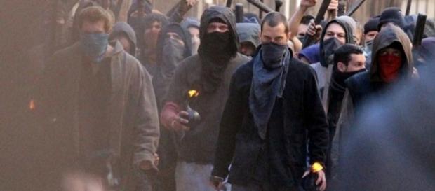 Jamie Dornan nas filmagens de "Robin Hood: Origins" Jamie Dornan nas filmagens de "Robin Hood: Origins"