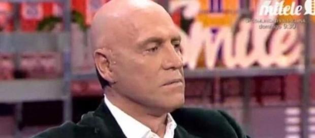 Kiko Matamoros defiende su silla en "Sálvame" y lucha contra su rival, Kike Calleja Kiko Matamoros defiende su silla en "Sálvame" y lucha contra su rival, Kike Calleja