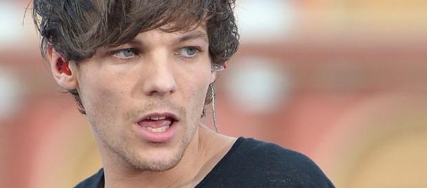 Louis Tomlinson - 25 anos - inglês Louis Tomlinson - 25 anos - inglês