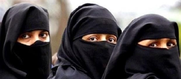 Mulheres da Arábia Saudita agora têm status de mamíferos Mulheres da Arábia Saudita agora têm status de mamíferos