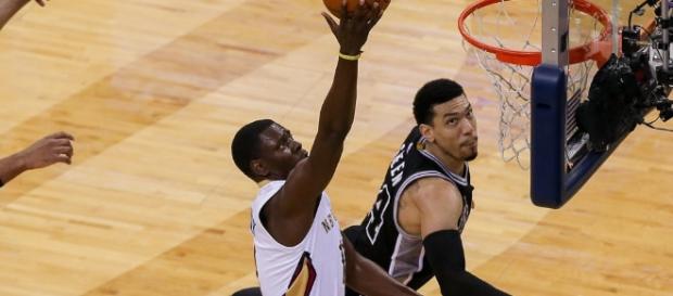 Vice-líder, o San Antonio Spurs conquistou a sexta vitória consecutiva Vice-líder, o San Antonio Spurs conquistou a sexta vitória consecutiva