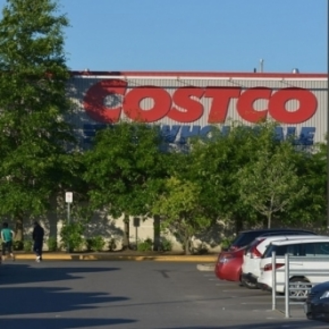 A Goldstar Costco membership will increase in price, by 9 percent, from $55 to $60, on June 1, 2017 / Raysonho, Wikimedia Commons CC0 Public Domain