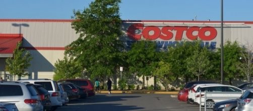 A Goldstar Costco membership will increase in price, by 9 percent, from $55 to $60, on June 1, 2017 / Raysonho, Wikimedia Commons CC0 Public Domain