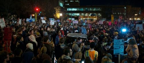 A November 2016 protest against President Donald Trump / Fibonacci Blue, Wikimedia Commons CC BY-SA 2.0