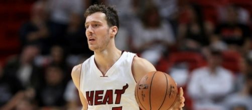 Goran Dragic led the Heat to a 120-92 victory over the shorthanded Cavs on Saturday night. [Image via Blasting News image library/inquisitr.com]
