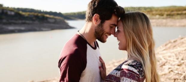 Algumas atitudes masculinas revelam se relamente ele esta apaixonado Algumas atitudes masculinas revelam se relamente ele esta apaixonado