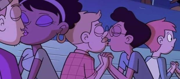 Em meio a beijos de casais heterossexuais, é exibido um beijo gay no seriado infantil Em meio a beijos de casais heterossexuais, é exibido um beijo gay no seriado infantil