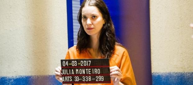Júlia será presa e terá habeas corpus negado (Foto: Reprodução/TV Globo) Júlia será presa e terá habeas corpus negado (Foto: Reprodução/TV Globo)