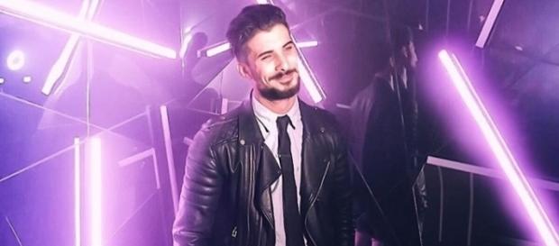 L'ex-candidat de télé-réalité Ali Suna sort aujourd'hui son blog consacré à l'Homme, la photographie et les voyages... L'ex-candidat de télé-réalité Ali Suna sort aujourd'hui son blog consacré à l'Homme, la photographie et les voyages...