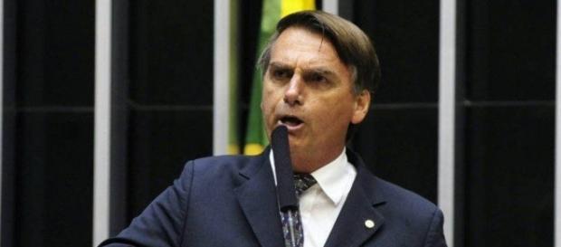 O deputado tem recebido múltiplas críticas em diversas colunas dos últimos dias. O deputado tem recebido múltiplas críticas em diversas colunas dos últimos dias.