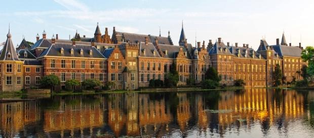 Suggestiva veduta del Binnenhof, sede del parlamento olandese a L'Aja Suggestiva veduta del Binnenhof, sede del parlamento olandese a L'Aja