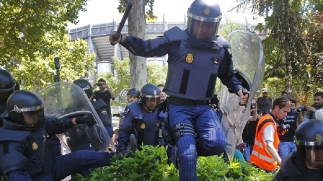 La police visée par des pétards et des tirs de mortier – Le Chat ... - wordpress.com