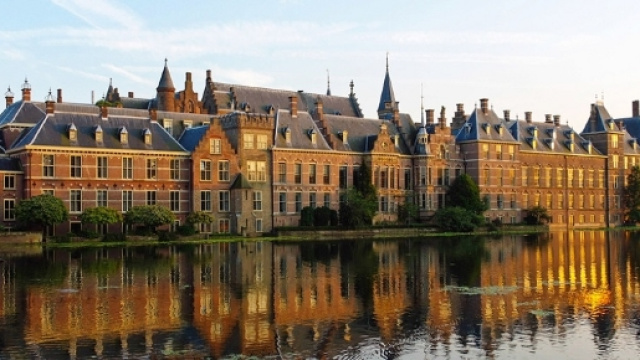 Suggestiva veduta del Binnenhof, sede del parlamento olandese a L'Aja