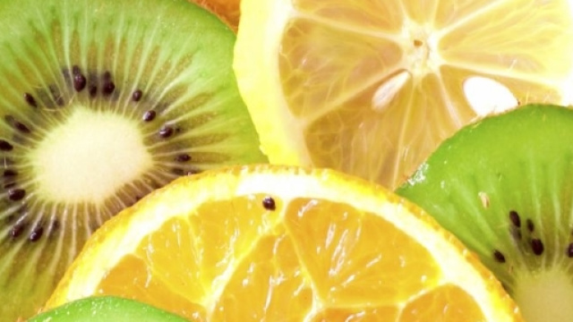 Vitamina C, L-prolina e cellule staminali pluripotenti per lo studio dei meccanismi di tumorigenesi