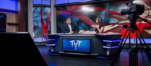 Cenk Uygur and Ana Kasparian on the set of The Young Turks / tytvault, Wikimedia Commons CC BY-SA 2.0
