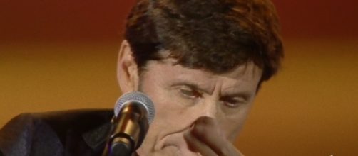 Gianni Morandi commosso per Lucio Dalla.