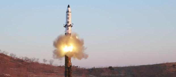 Coreia do Norte lança míssil não identificado no Mar do Japão Coreia do Norte lança míssil não identificado no Mar do Japão