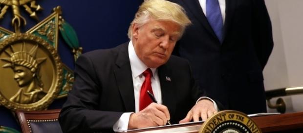 Fact checking Trump's new immigration order | PBS NewsHour - pbs.org Fact checking Trump's new immigration order | PBS NewsHour - pbs.org