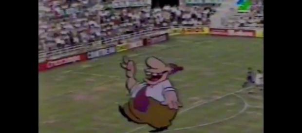 Jordi Culé, que salía en los partidos de fútbol de TV3 durante la década de 1990, celebrando goles del Barça o burlándose del contrario. Jordi Culé, que salía en los partidos de fútbol de TV3 durante la década de 1990, celebrando goles del Barça o burlándose del contrario.