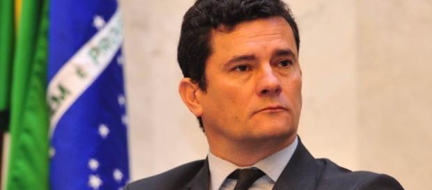 Juiz federal Sérgio Moro humilha petista em audiência Juiz federal Sérgio Moro humilha petista em audiência