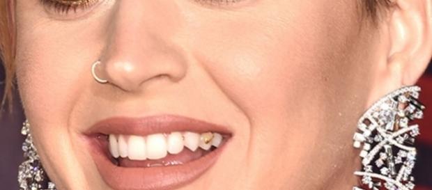 Katy Perry apareceu em premiação sem escovar os dentes Katy Perry apareceu em premiação sem escovar os dentes