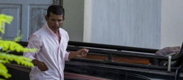 Marido da vítima relata que esposa foi retirada de casa a força. Marido da vítima relata que esposa foi retirada de casa a força.