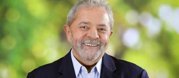 O ex-presidente Lula já teria um rascunho de seu plano econômico caso se candidate à presidência em 2018. O ex-presidente Lula já teria um rascunho de seu plano econômico caso se candidate à presidência em 2018.