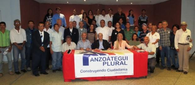 Parte del equipo de ciudadanos que se forman en Venezuela Parte del equipo de ciudadanos que se forman en Venezuela