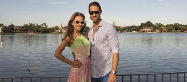 Sebastian e Angelique estão curtindo férias após "Tres Veces Ana" (Foto: Reprodução/FM) Sebastian e Angelique estão curtindo férias após "Tres Veces Ana" (Foto: Reprodução/FM)
